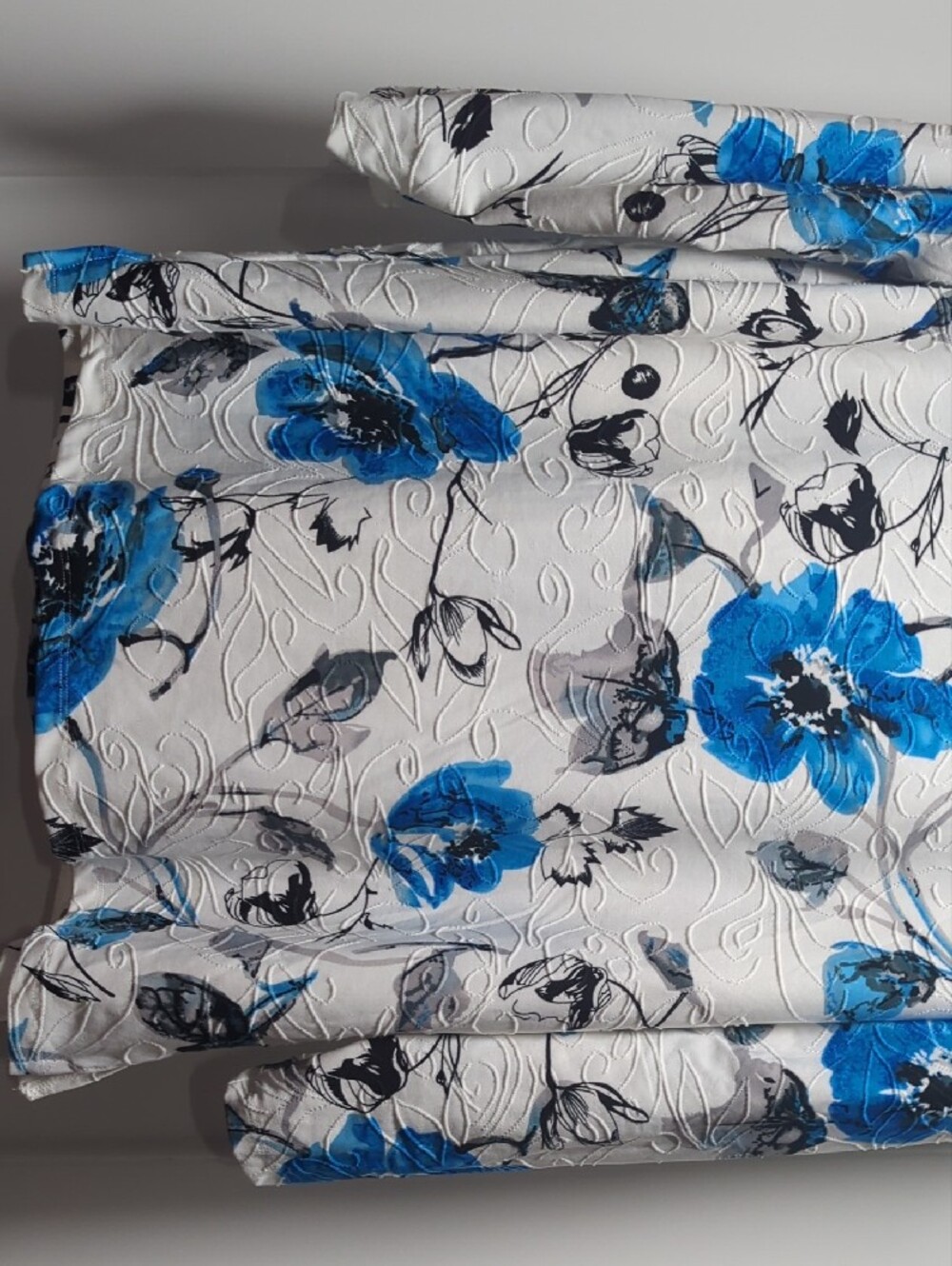Blue Floral Round-Neck Blouse for Women - Picture 5 of 6